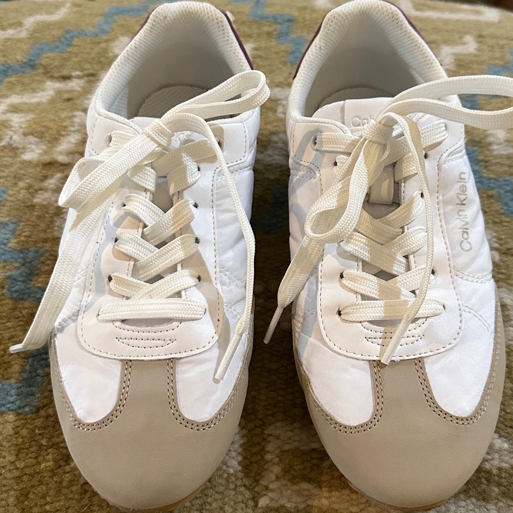 Calvin Klein White Sneakers with Burgundy Trim. Size 7
